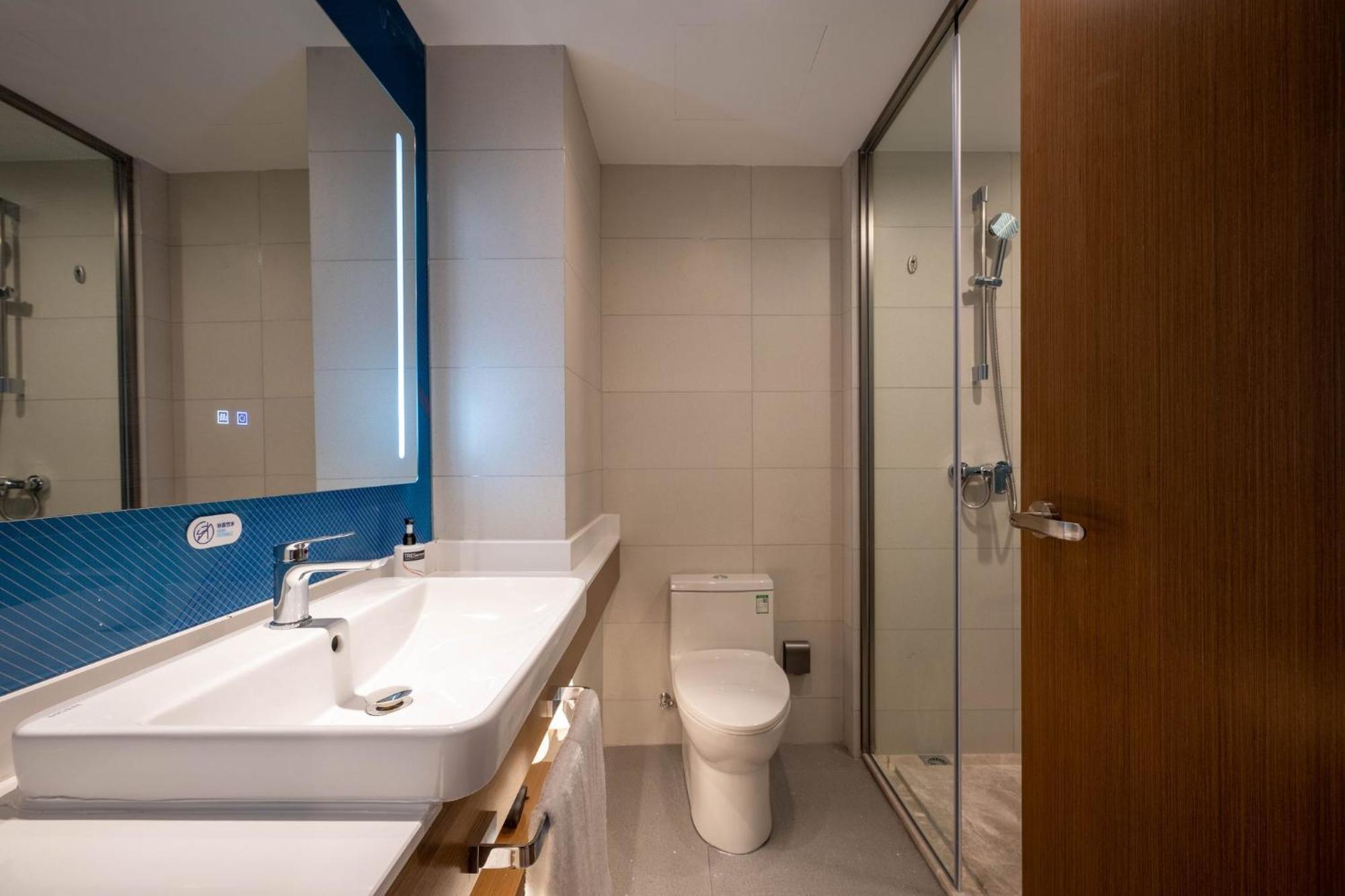 Holiday Inn Express Shanghai Pujiang Lianhang Road By Ihg Esterno foto