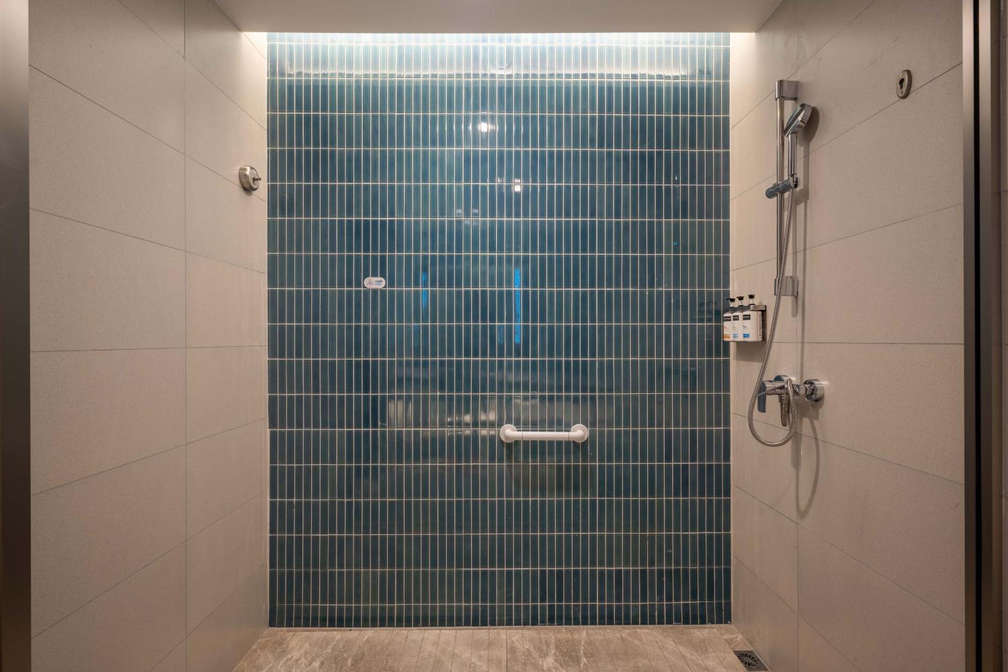 Holiday Inn Express Shanghai Pujiang Lianhang Road By Ihg Esterno foto