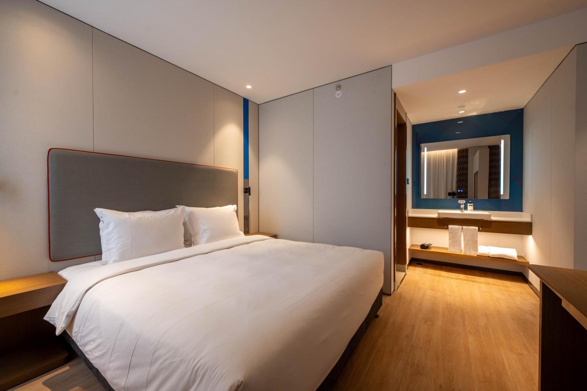 Holiday Inn Express Shanghai Pujiang Lianhang Road By Ihg Esterno foto